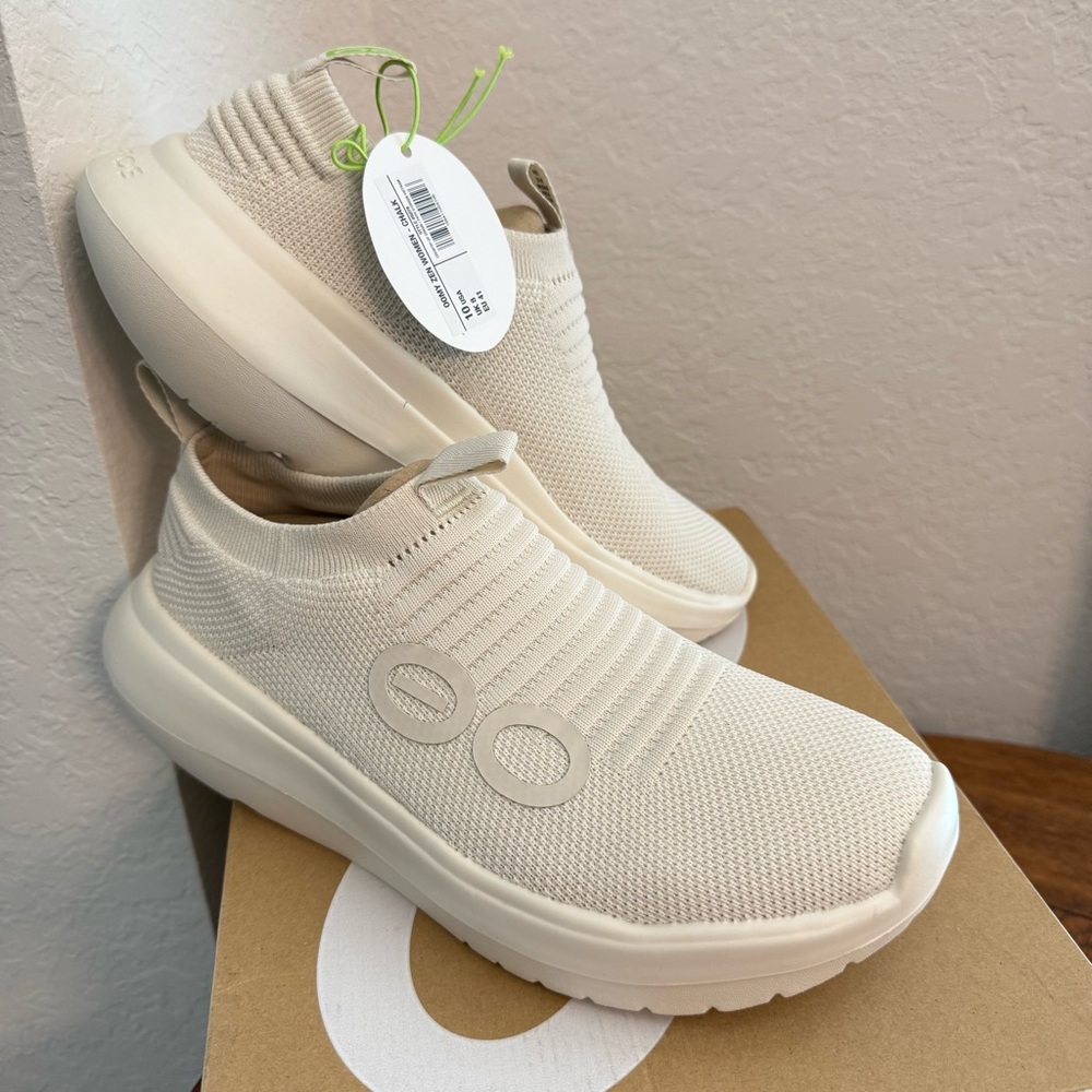 Oofos Women’s Size 10 Oomy Zen Chalk White $160 MSRP New NIB